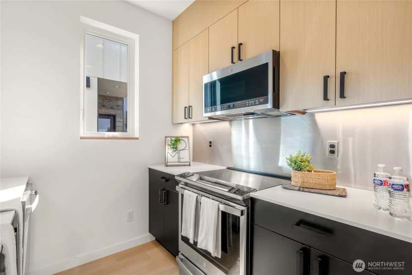 Property photo for 10354 Wallingford Ave N #b, Seattle photo 12
