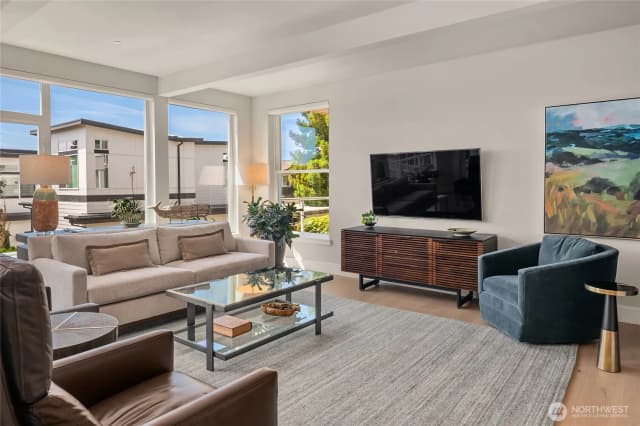 Property photo for 631 Market St W #202, Kirkland photo 2