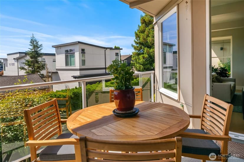 Property photo for 631 Market St W #202, Kirkland photo 14