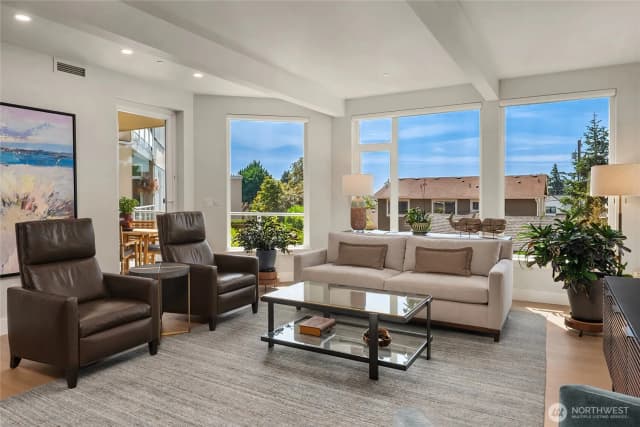 Property photo for 631 Market St W #202, Kirkland photo 4