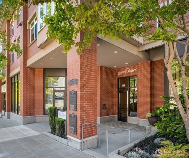 Property photo for 631 Market St W #202, Kirkland, WA 98033