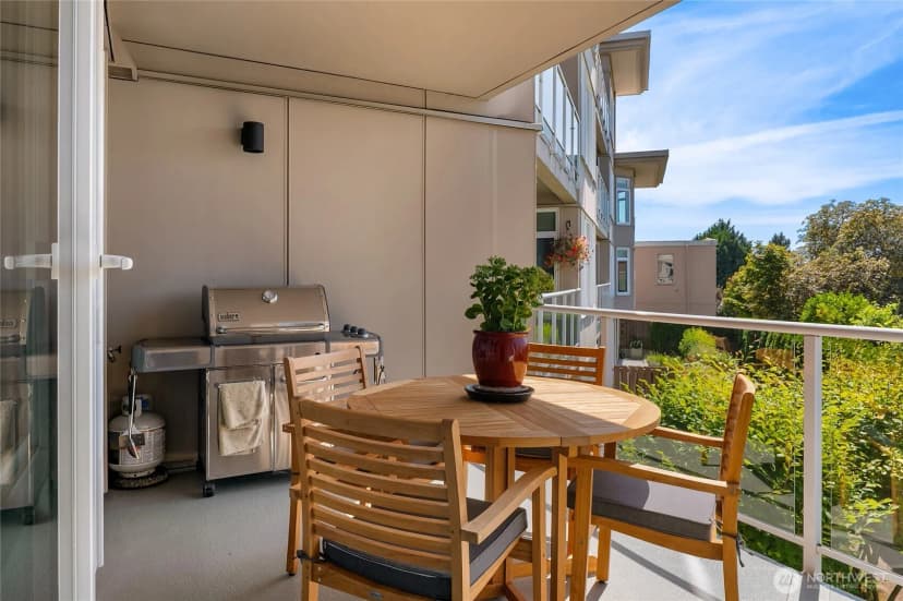 Property photo for 631 Market St W #202, Kirkland photo 15