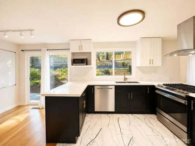Property photo for 8430 Se 45th Street, Mercer Island photo 4