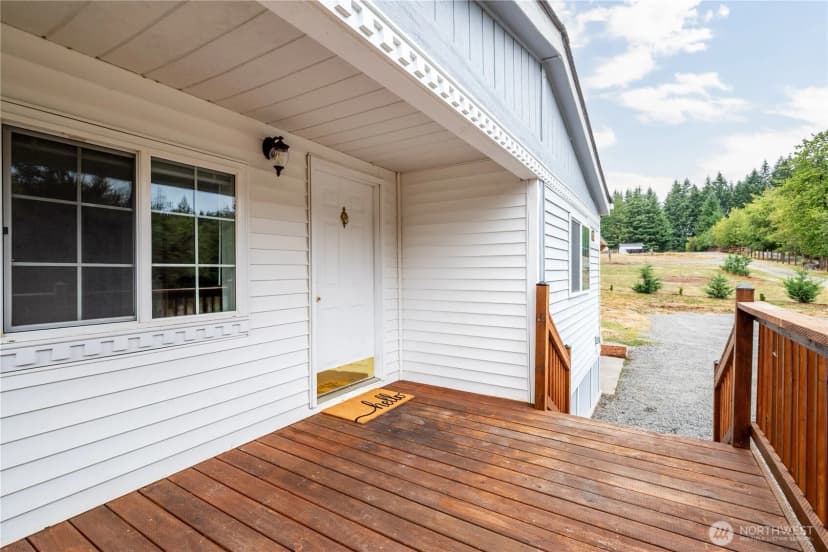 Property photo for 1067 Spirit Lake Highway, Castle Rock photo 4