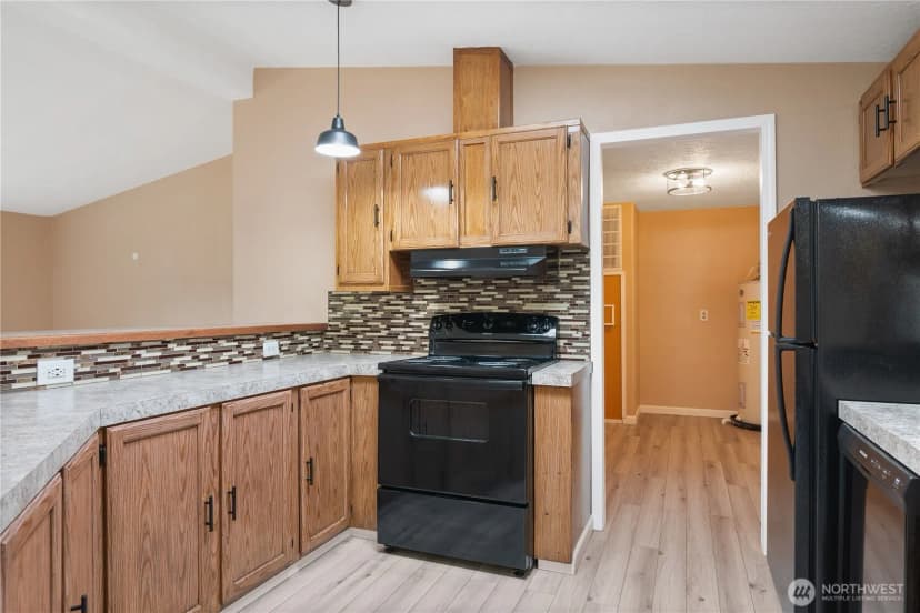 Property photo for 1067 Spirit Lake Highway, Castle Rock photo 10