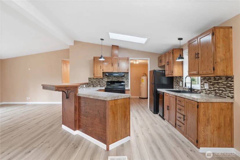 Property photo for 1067 Spirit Lake Highway, Castle Rock photo 9