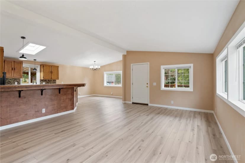 Property photo for 1067 Spirit Lake Highway, Castle Rock photo 7