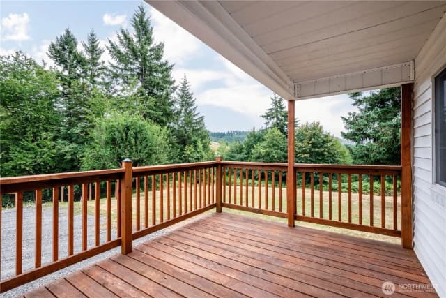 Property photo for 1067 Spirit Lake Highway, Castle Rock photo 3