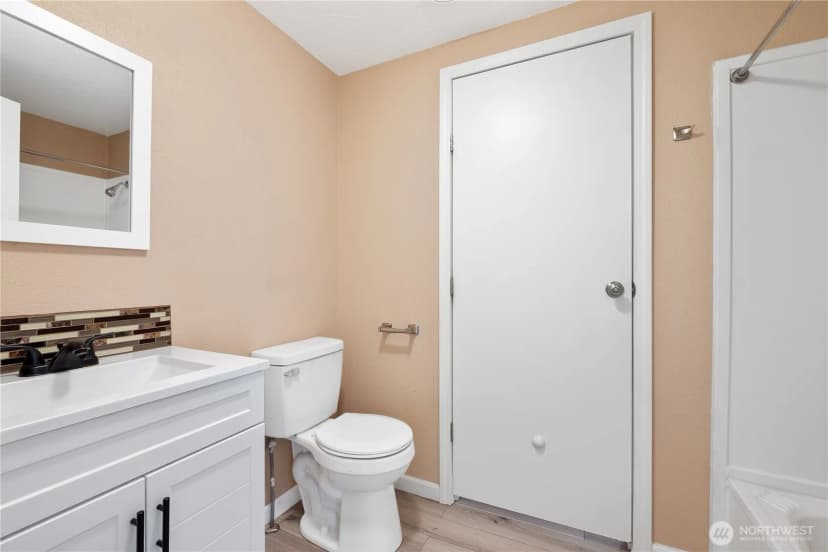 Property photo for 1067 Spirit Lake Highway, Castle Rock photo 20