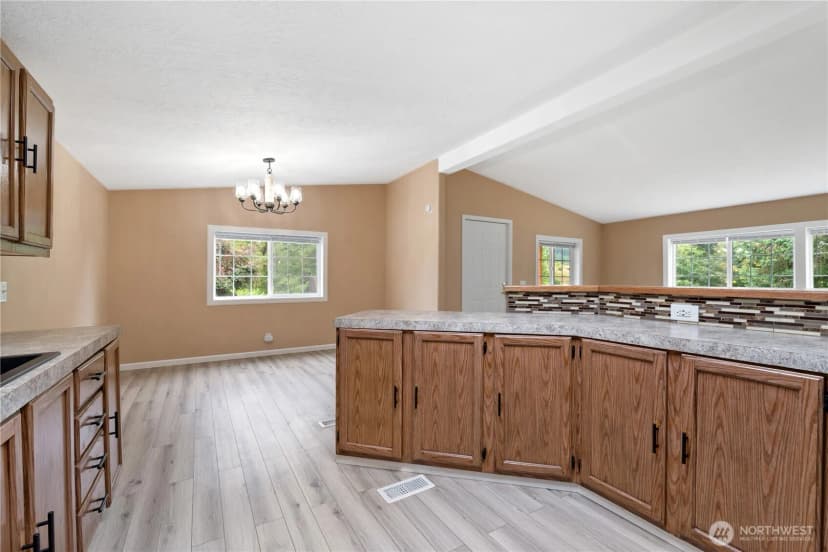 Property photo for 1067 Spirit Lake Highway, Castle Rock photo 12
