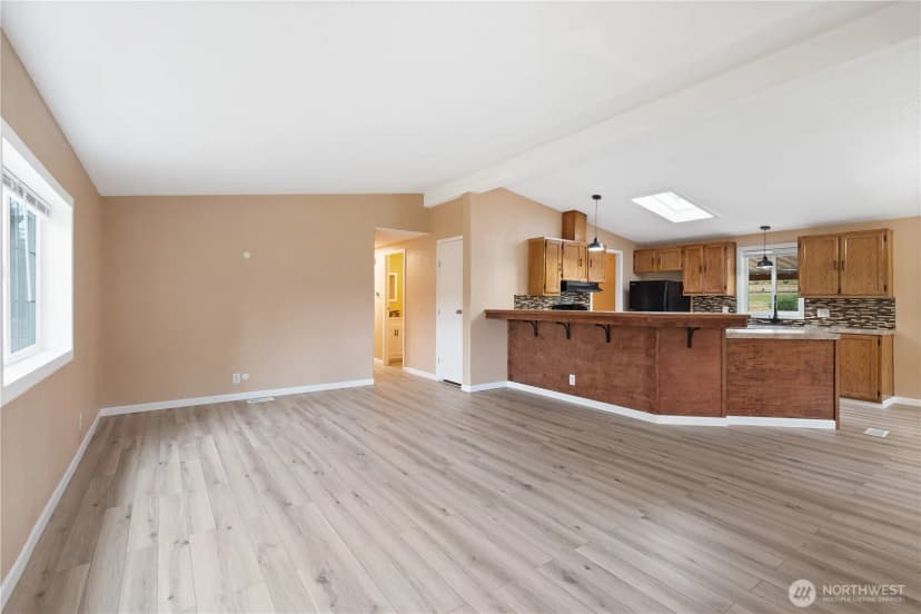 Property photo for 1067 Spirit Lake Highway, Castle Rock photo 6