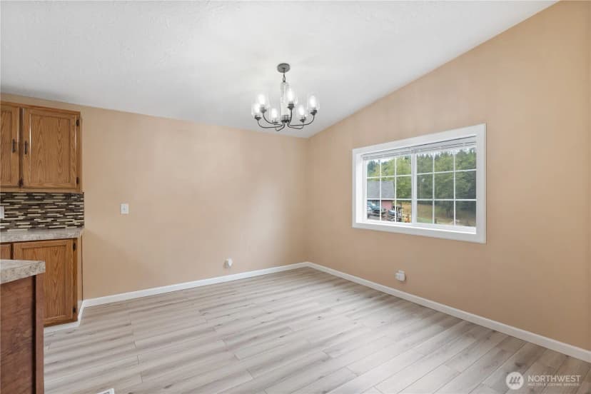 Property photo for 1067 Spirit Lake Highway, Castle Rock photo 8