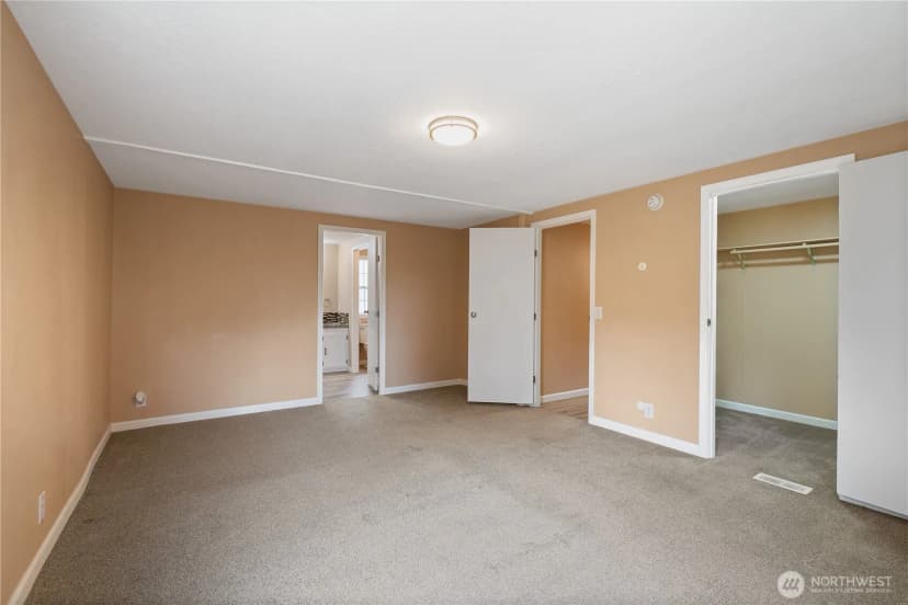 Property photo for 1067 Spirit Lake Highway, Castle Rock photo 15