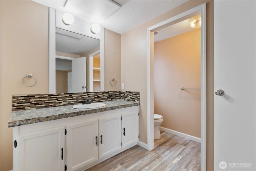 Property photo for 1067 Spirit Lake Highway, Castle Rock photo 17