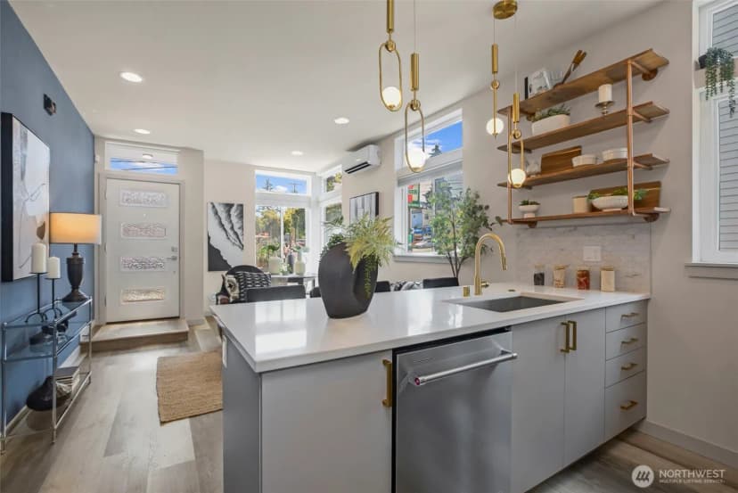 Property photo for 1010 A Ne 92nd Street, Seattle photo 10