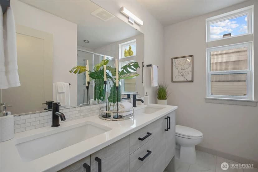 Property photo for 1010 A Ne 92nd Street, Seattle photo 13