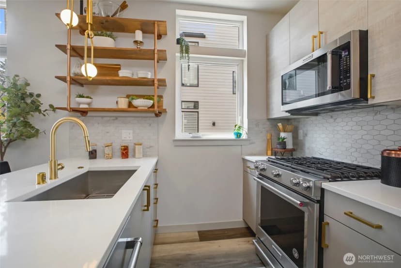 Property photo for 1010 A Ne 92nd Street, Seattle photo 9