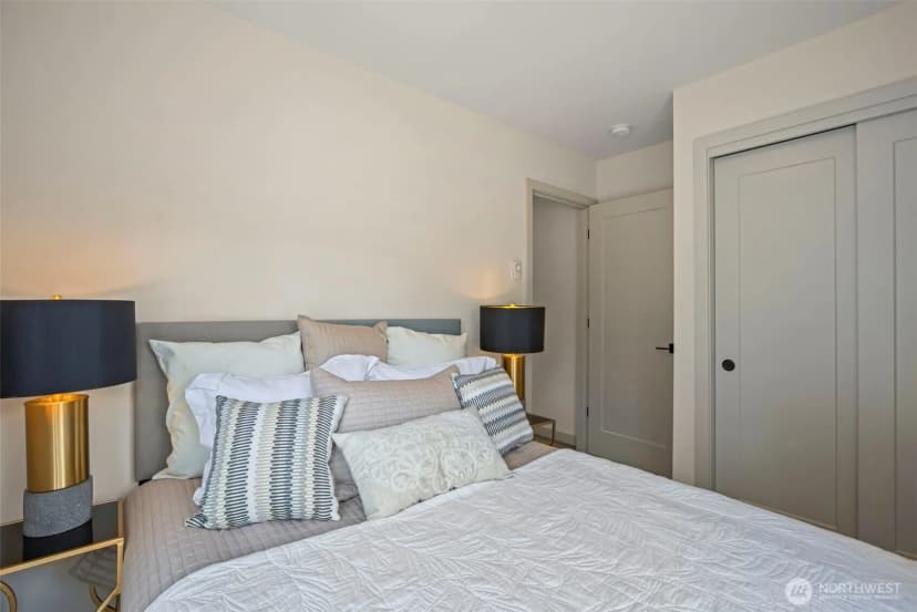 Property photo for 1010 A Ne 92nd Street, Seattle photo 20