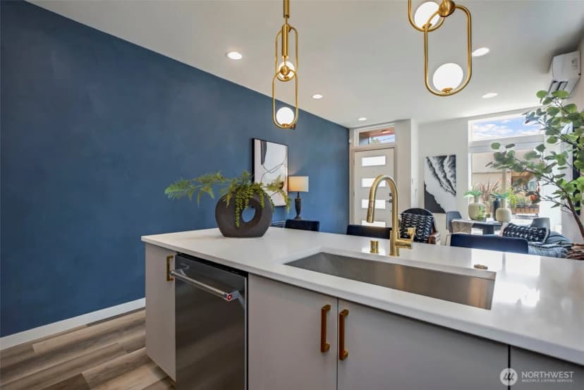 Property photo for 1010 A Ne 92nd Street, Seattle photo 11