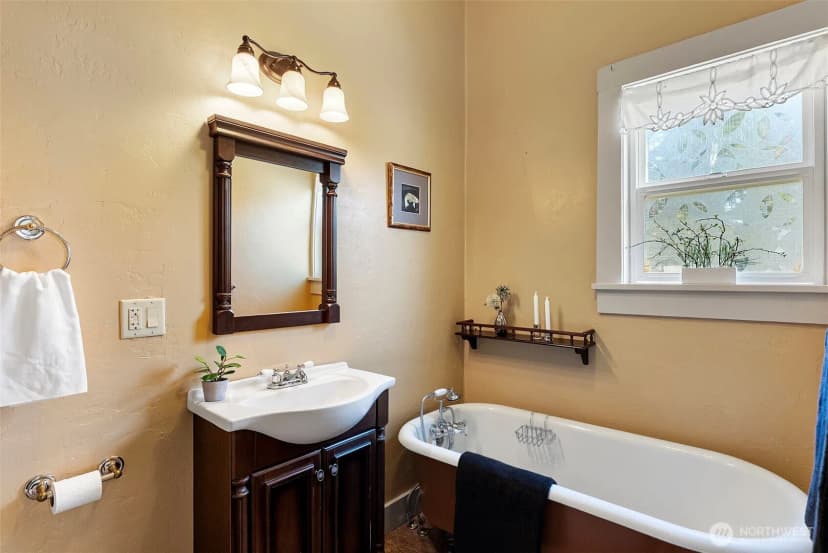 Property photo for 530 Adams Street, Port Townsend photo 9