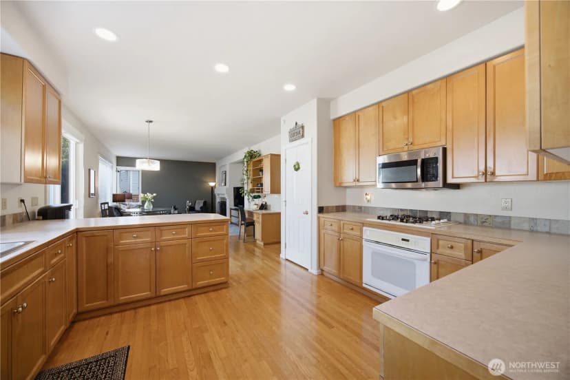 Property photo for 1708 Ne 26th Place, Renton photo 17