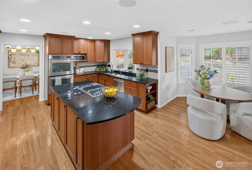 Property photo for 1010 106th Avenue Se, Bellevue photo 10