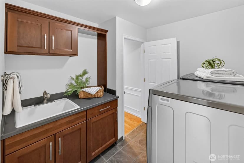 Property photo for 1010 106th Avenue Se, Bellevue photo 16