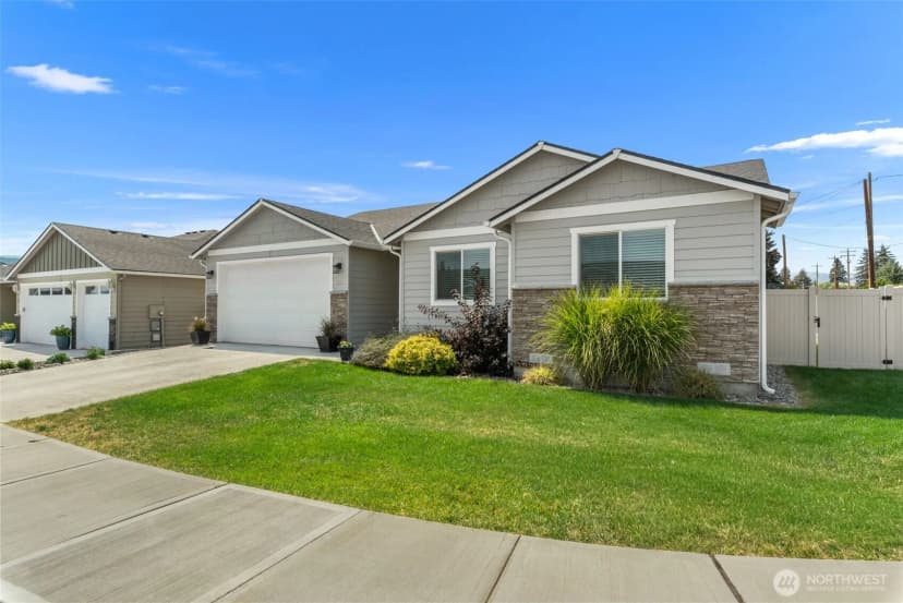 Property photo for 12 Emma Drive, Wenatchee photo 2