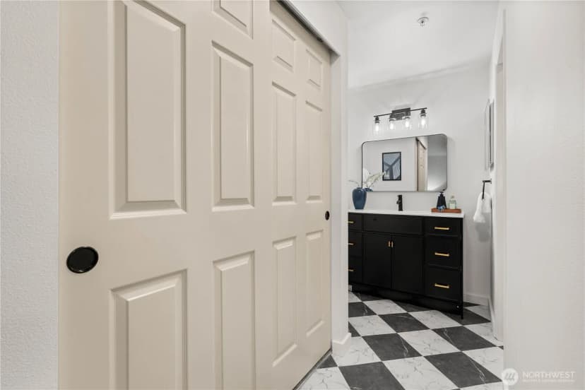 Property photo for 1628 118th Avenue Se #f217, Bellevue photo 19