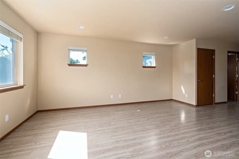 Property photo for 60 Ne Melrose Drive, Oak Harbor photo 5