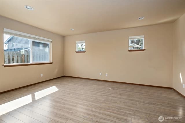 Property photo for 60 Ne Melrose Drive, Oak Harbor photo 4