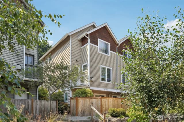 Property photo for 12333 28th Avenue Ne #b, Seattle photo 2