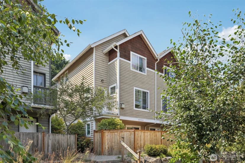 Property photo for 12333 28th Avenue Ne #b, Seattle photo 2