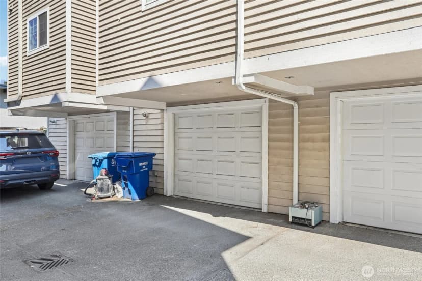 Property photo for 12333 28th Avenue Ne #b, Seattle photo 20