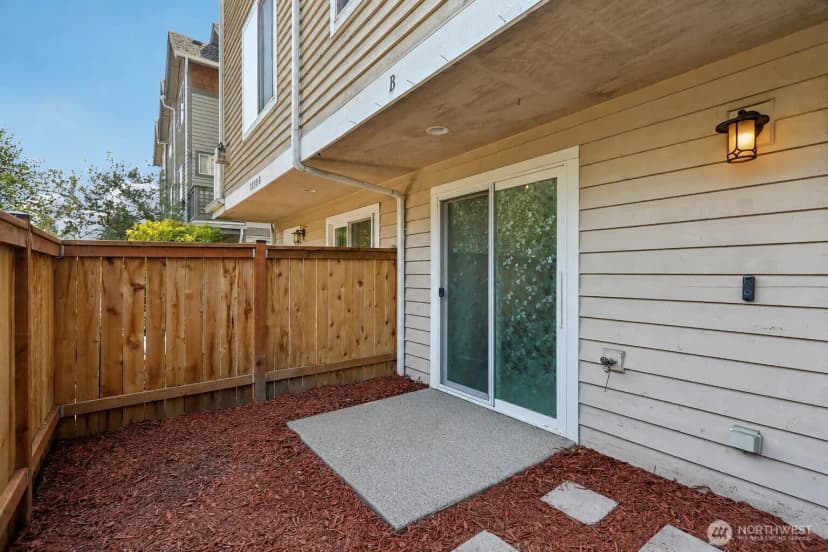 Property photo for 12333 28th Avenue Ne #b, Seattle photo 17