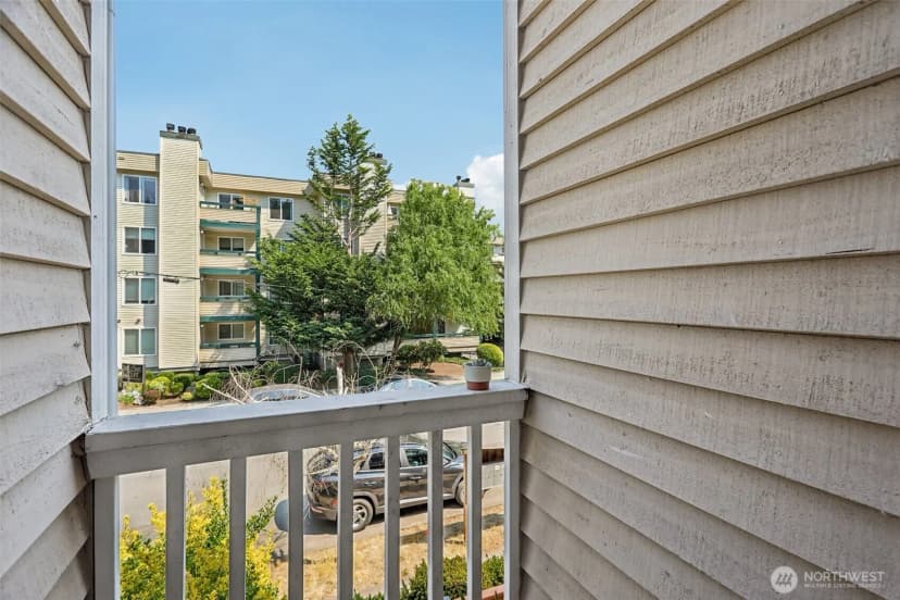 Property photo for 12333 28th Avenue Ne #b, Seattle photo 19