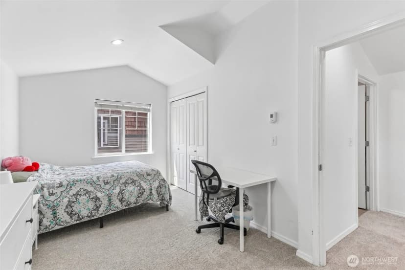 Property photo for 12333 28th Avenue Ne #b, Seattle photo 11