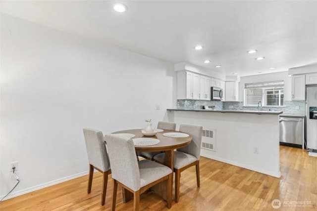 Property photo for 12333 28th Avenue Ne #b, Seattle photo 5