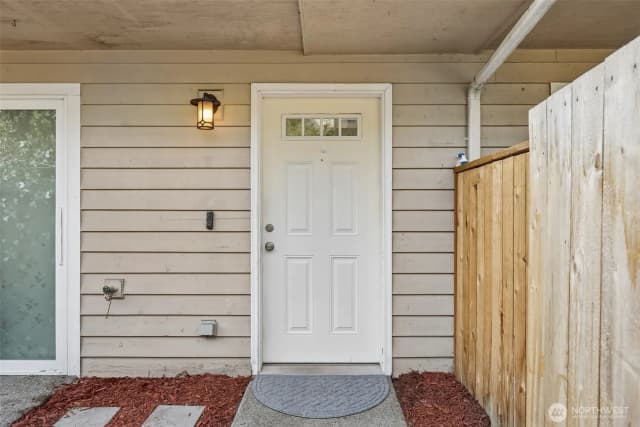 Property photo for 12333 28th Avenue Ne #b, Seattle photo 3