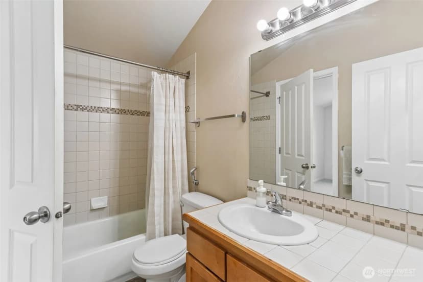 Property photo for 12333 28th Avenue Ne #b, Seattle photo 12