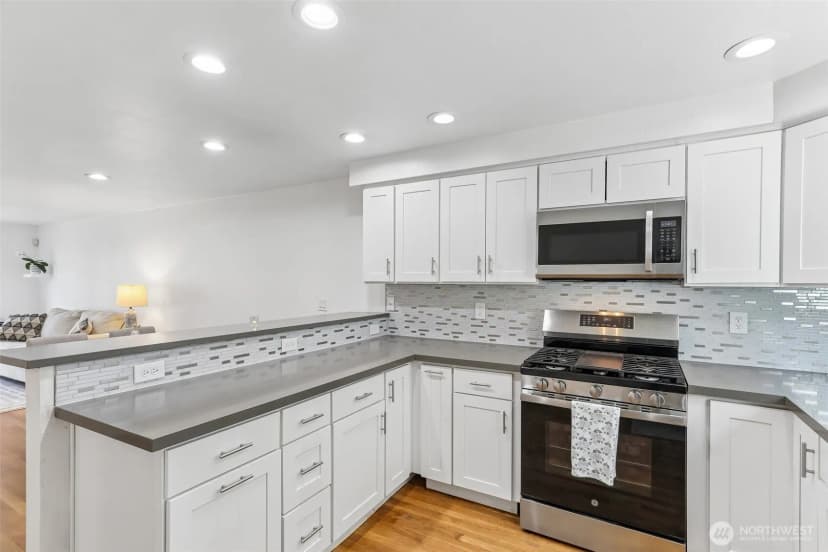 Property photo for 12333 28th Avenue Ne #b, Seattle photo 7