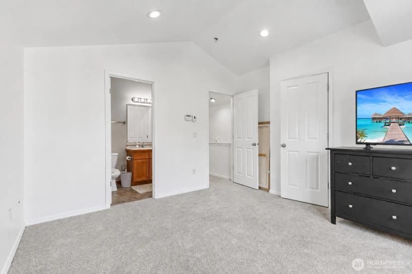 Property photo for 12333 28th Avenue Ne #b, Seattle photo 14
