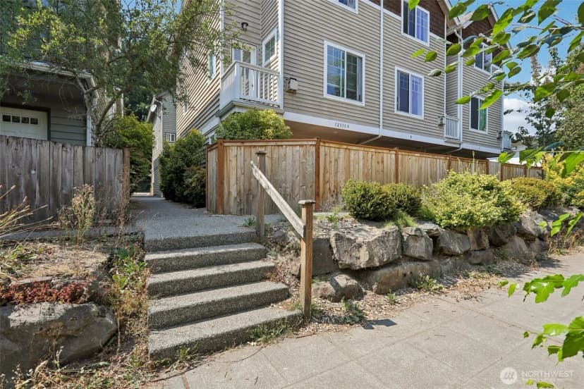 Property photo for 12333 28th Avenue Ne #b, Seattle photo 18