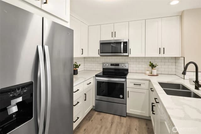 Property photo for 206 Mountain Park Boulevard Sw #d203, Issaquah photo 3