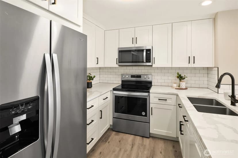Property photo for 206 Mountain Park Boulevard Sw #d203, Issaquah photo 3
