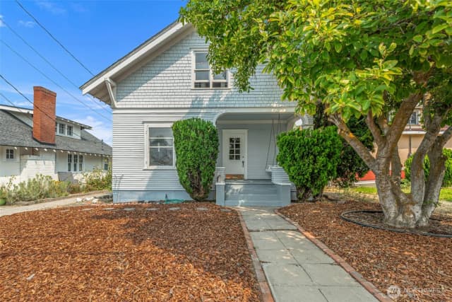 Property photo for 311 Okanogan Avenue, Wenatchee photo 2