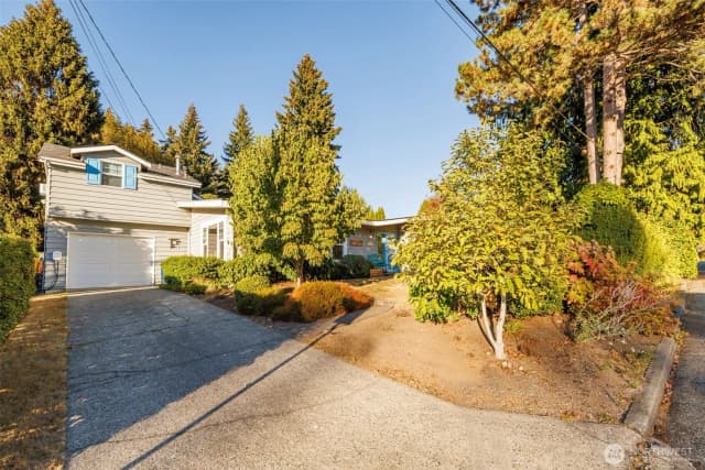 Property photo for 10648 Ne 47th Place, Kirkland photo 4