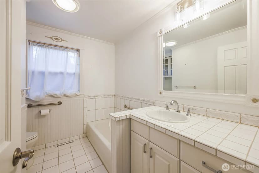 Property photo for 10648 Ne 47th Place, Kirkland photo 23