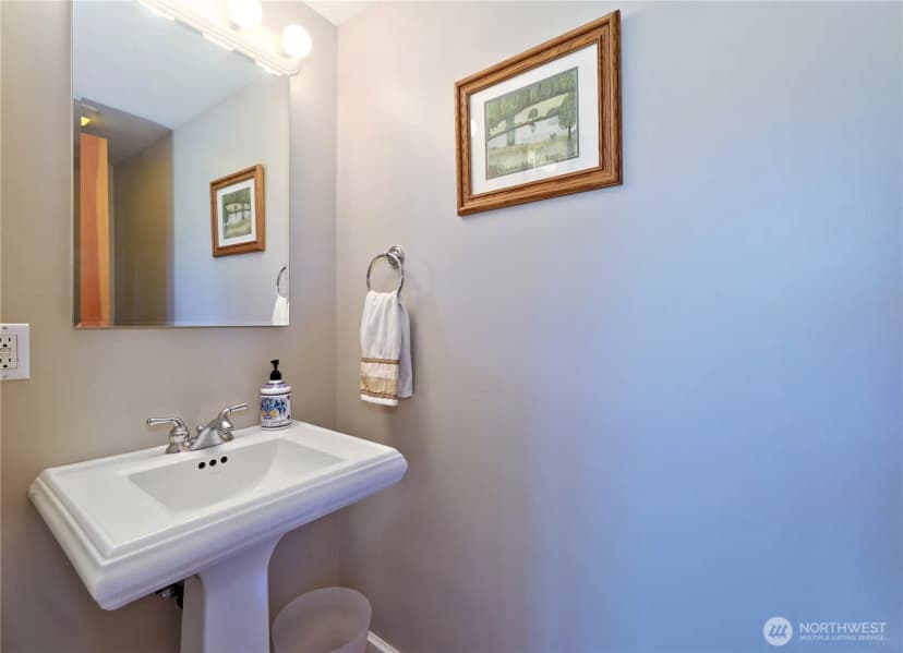 Property photo for 1012 Evergreen Drive, Bellevue photo 8