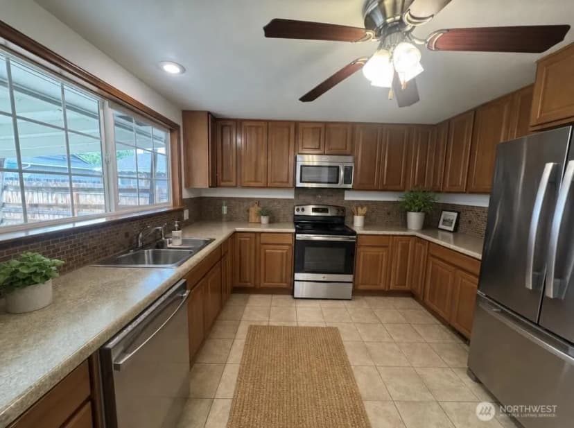 Property photo for 908 N Elliot Avenue, Wenatchee photo 4